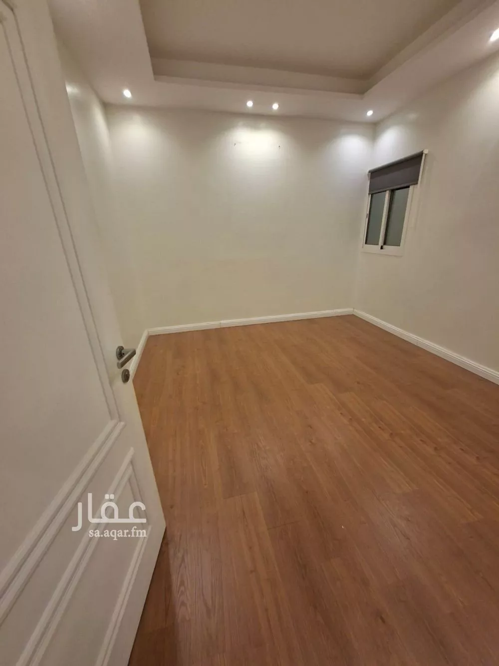 شقة 4 غرف في الملقا 16