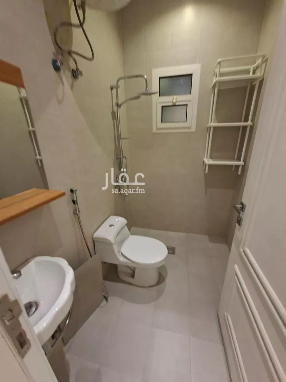 شقة 4 غرف في الملقا 4