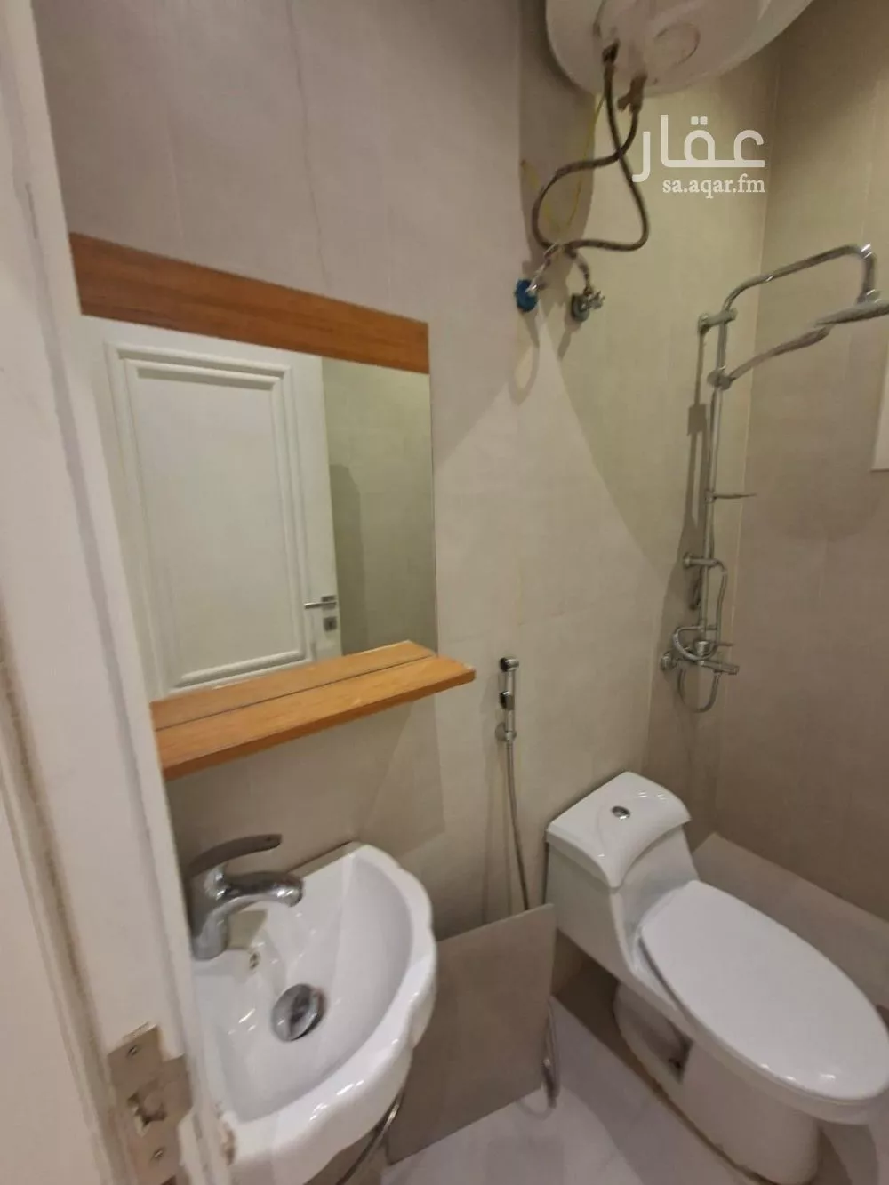 شقة 4 غرف في الملقا 8