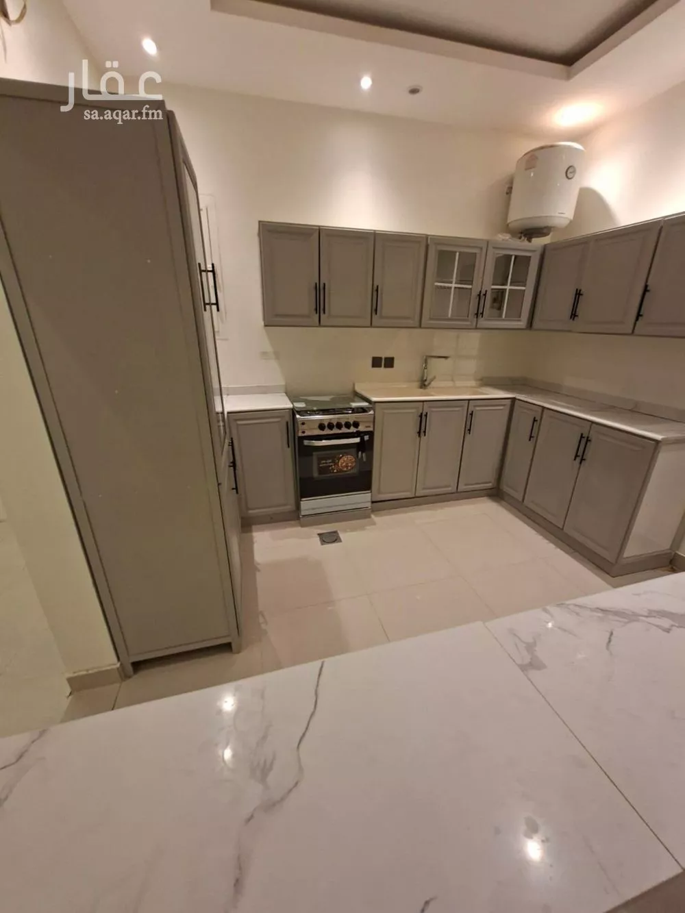 شقة 4 غرف في الملقا 10