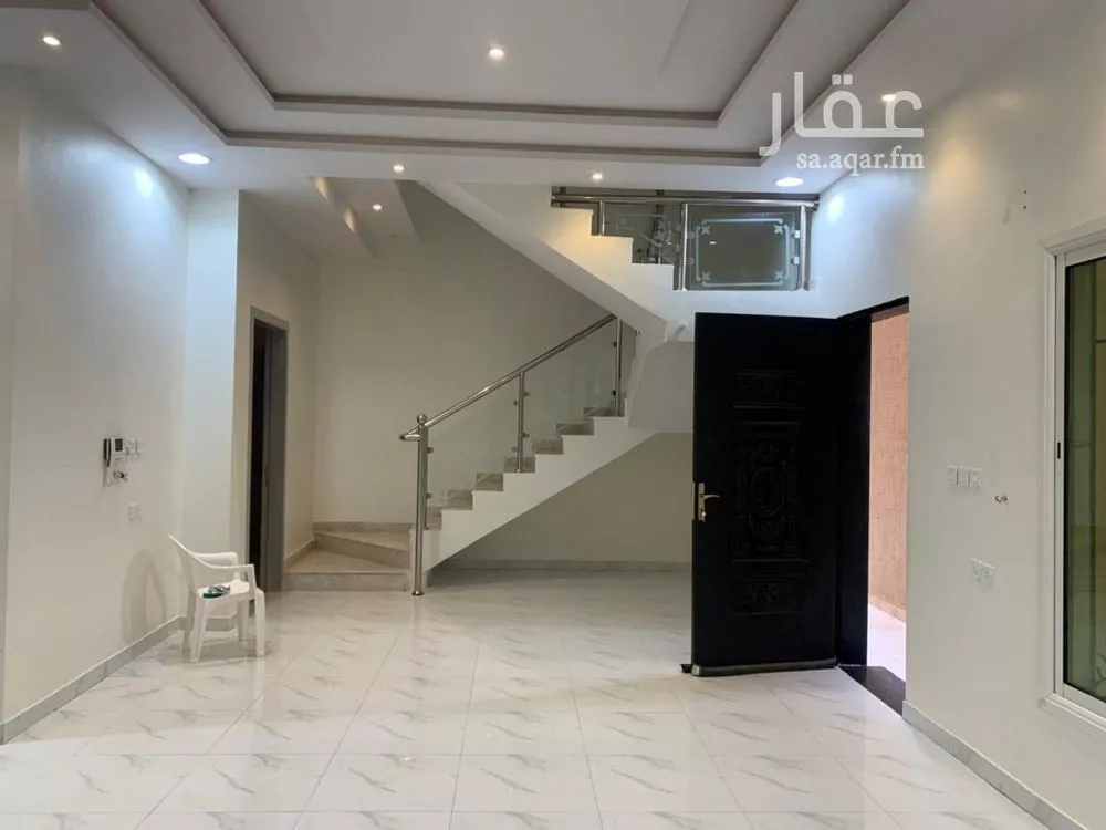 فيلا 8 غرف في القادسية 13