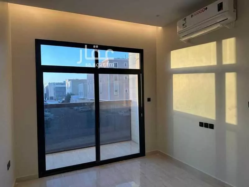 شقة 4 غرف في الملقا 8