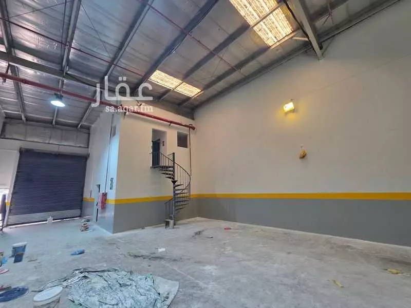 مستودع 675 م² في المناخ 2