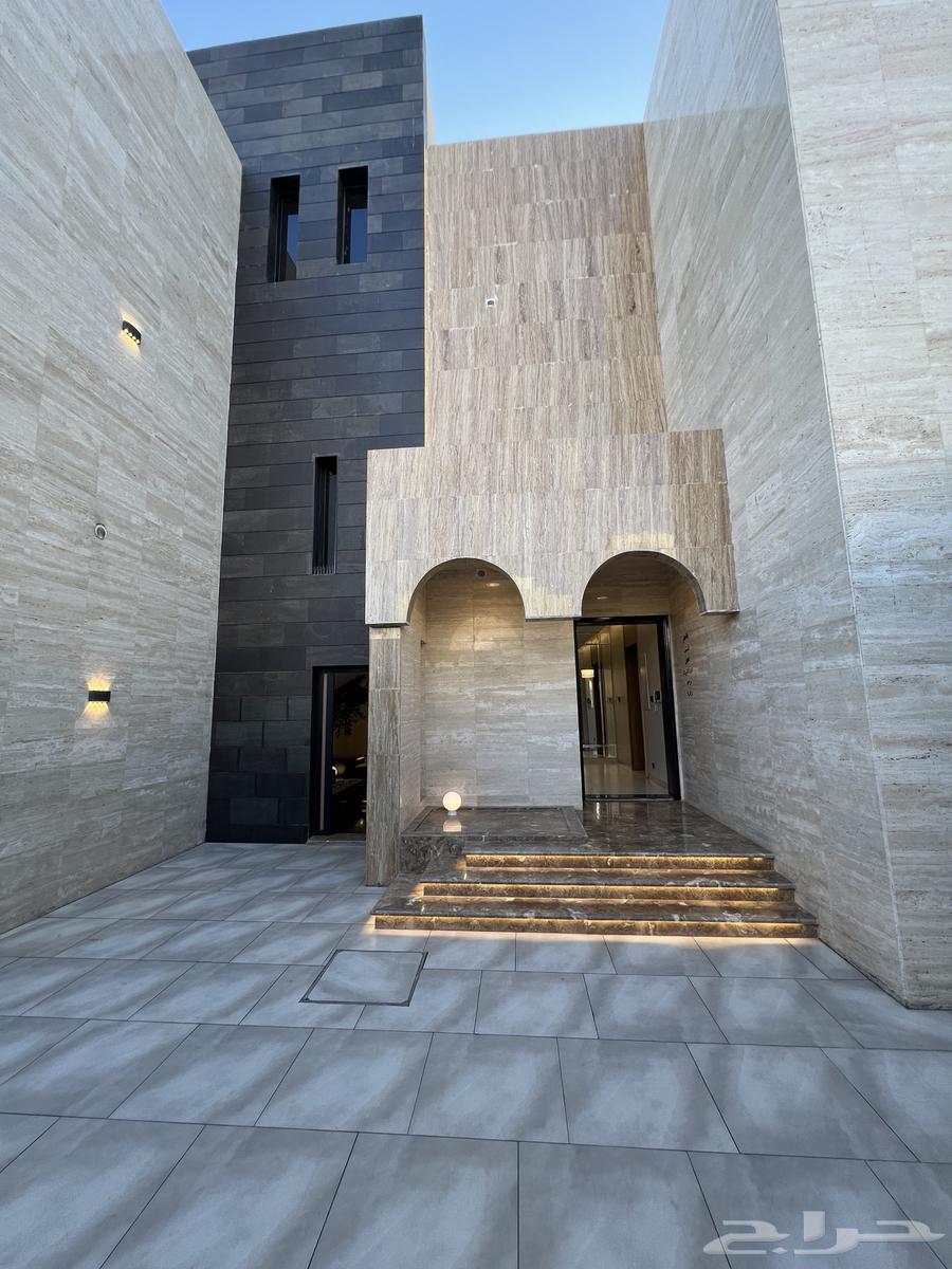 8 bedroom villa in King Fahd 2