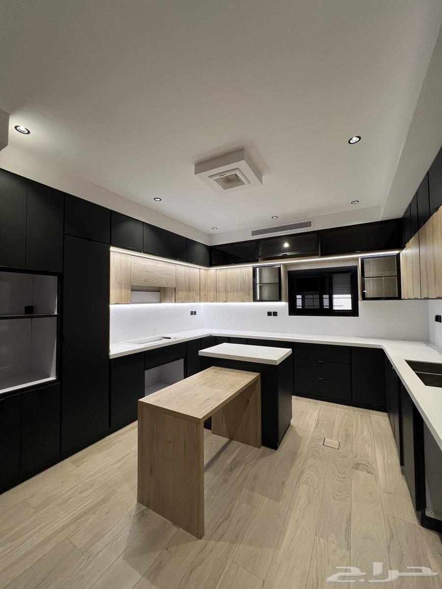 8 bedroom villa in King Fahd 3