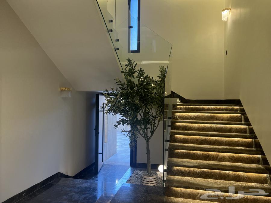 8 bedroom villa in King Fahd 4