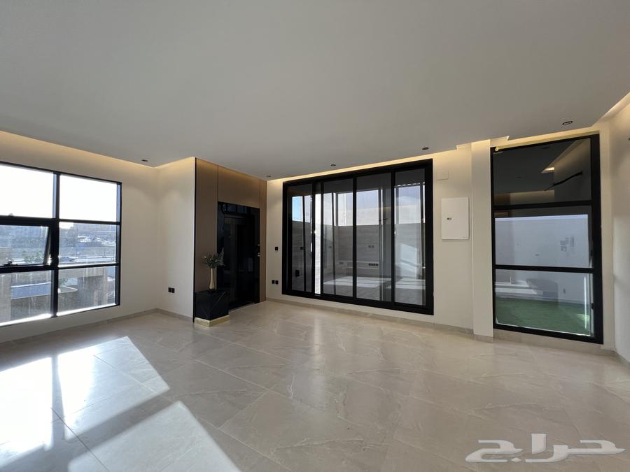 8 bedroom villa in King Fahd 5