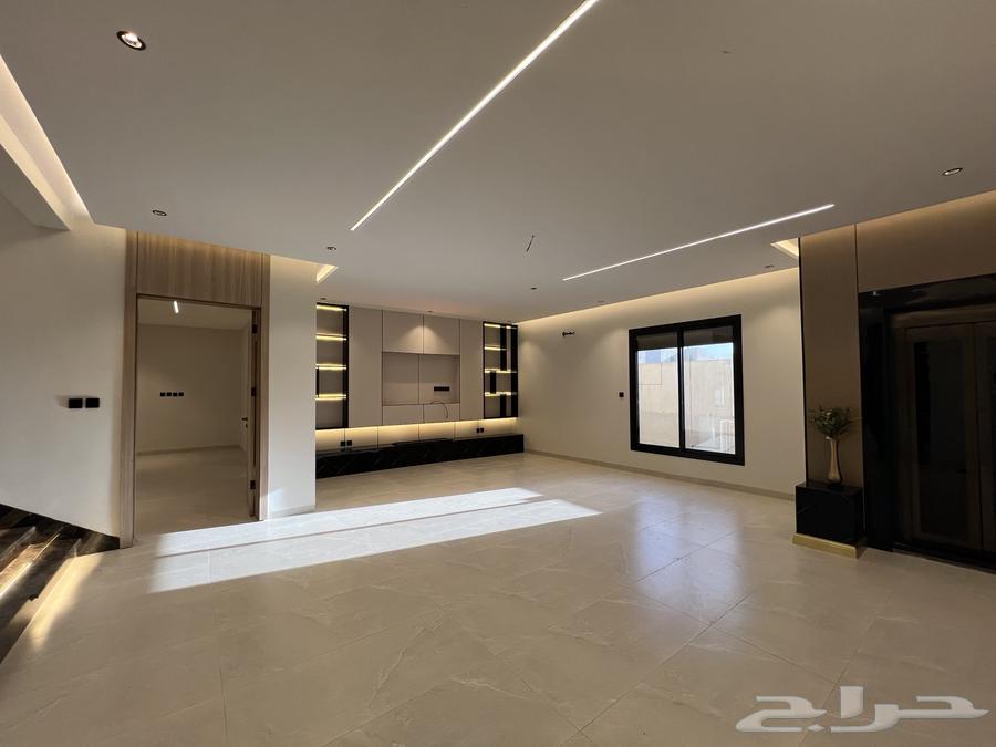 8 bedroom villa in King Fahd 9