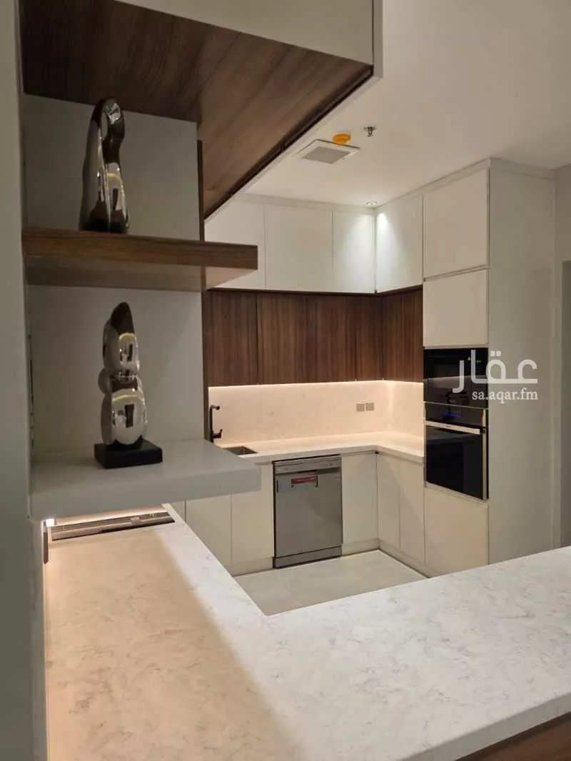 شقة 6 غرف في النرجس 4