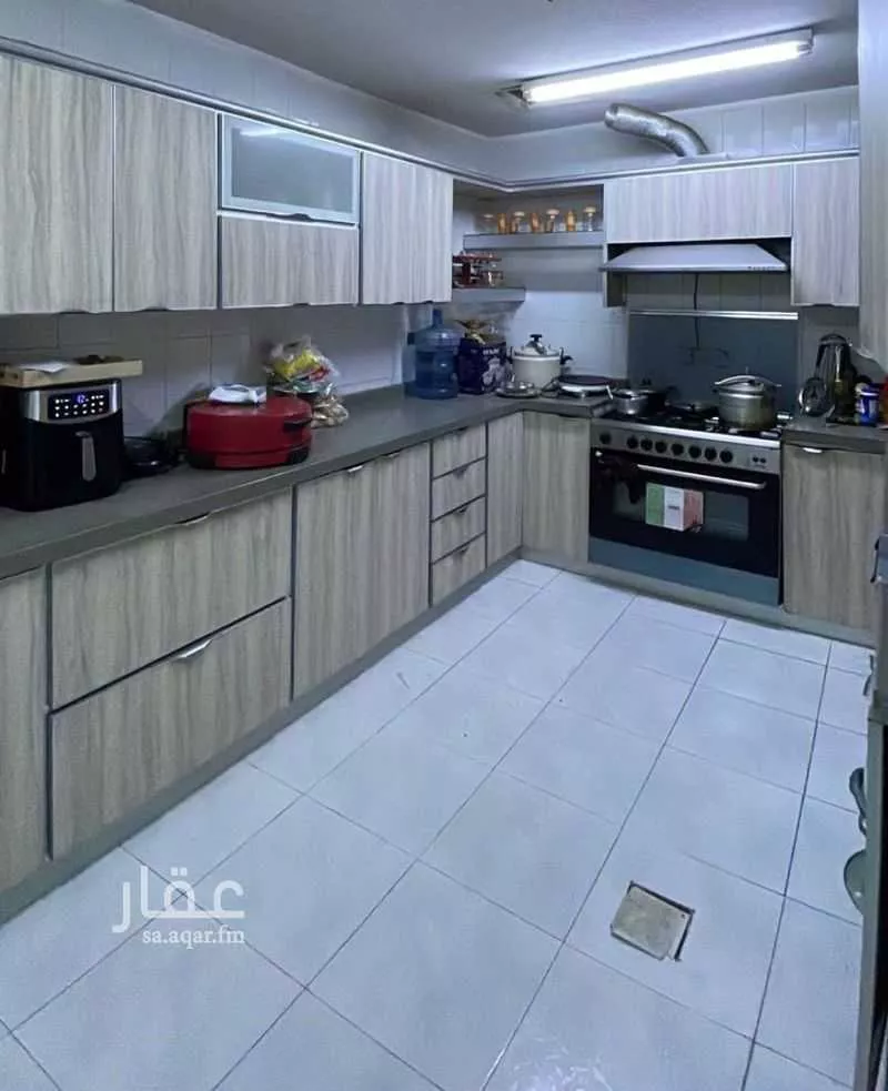 فيلا 10 غرف في العريجاء الوسطى 13