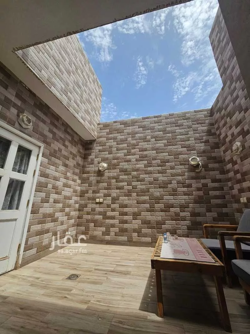 فيلا 9 غرف في الروابي 4