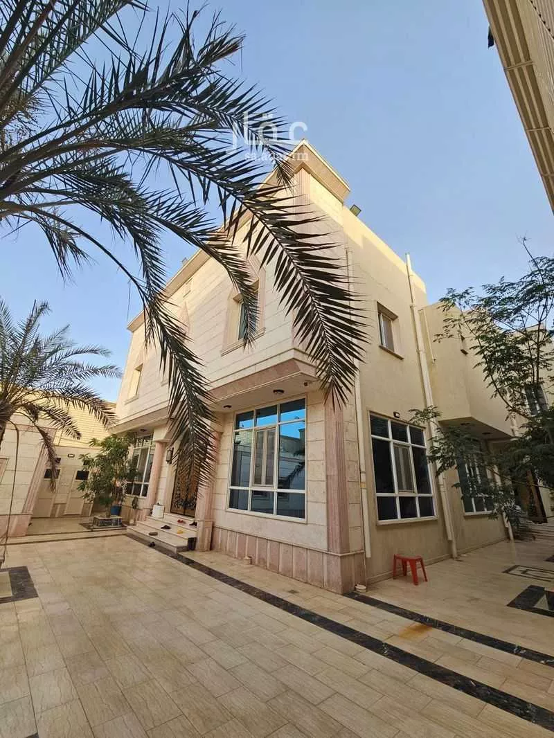 فيلا 9 غرف في الروابي 10