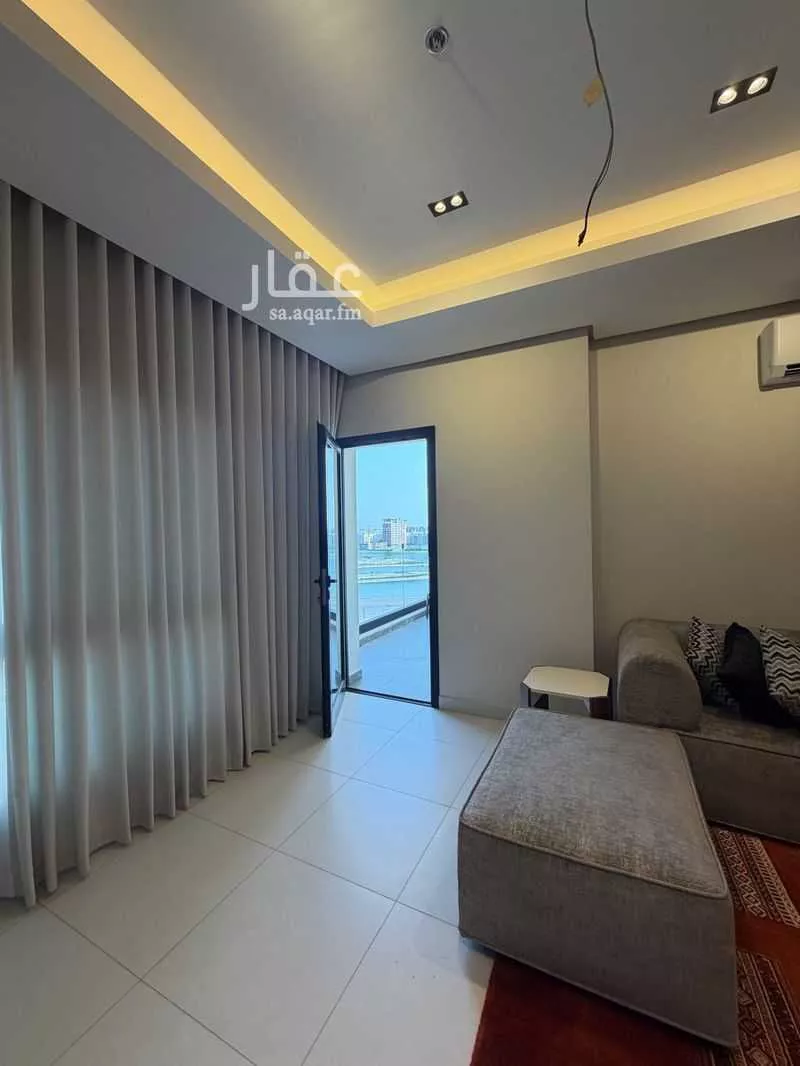 شقة 3 غرف في الحمرا 8