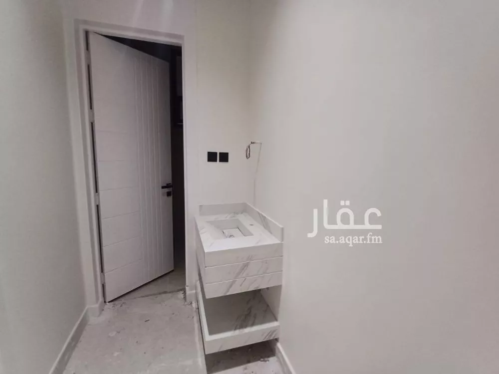 فيلا 6 غرف في الخليج 8