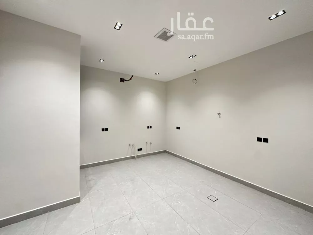 5 bedroom villa in King Faisal 4