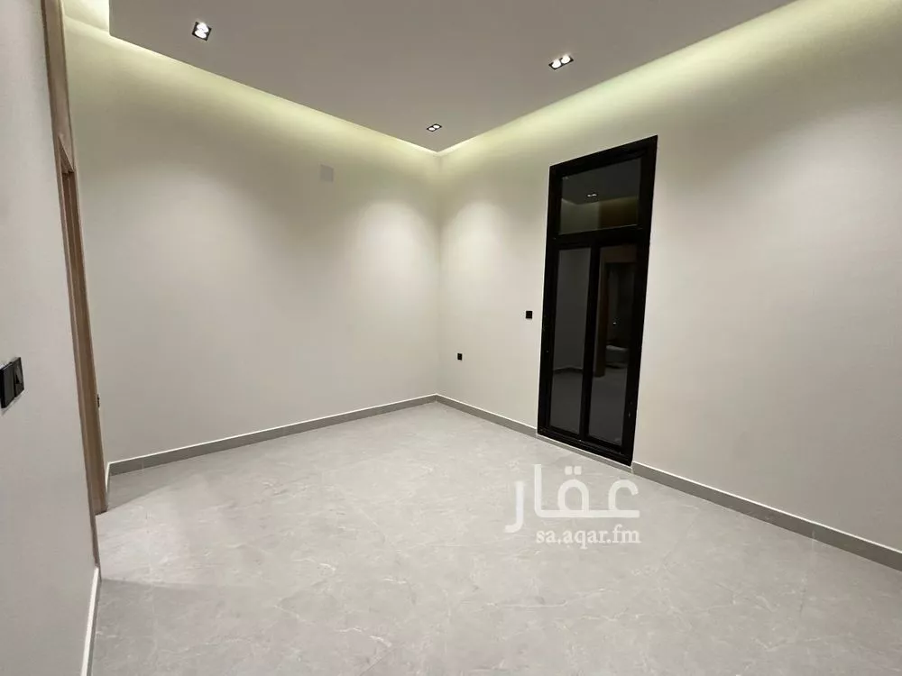5 bedroom villa in King Faisal 8