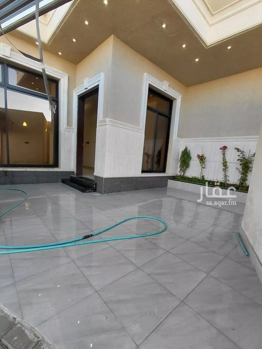 5 bedroom villa in Al Janadriyah 2