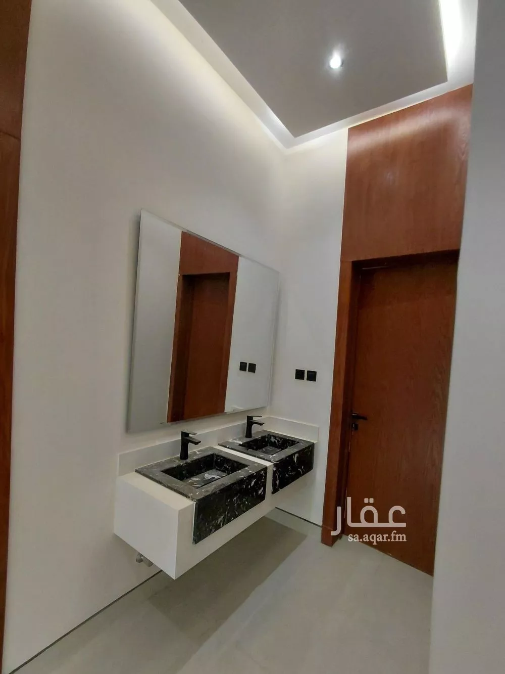 5 bedroom villa in Al Janadriyah 13