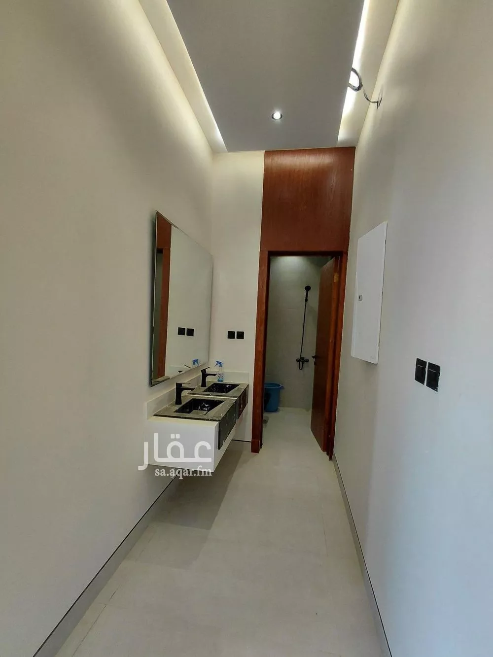 5 bedroom villa in Al Janadriyah 6