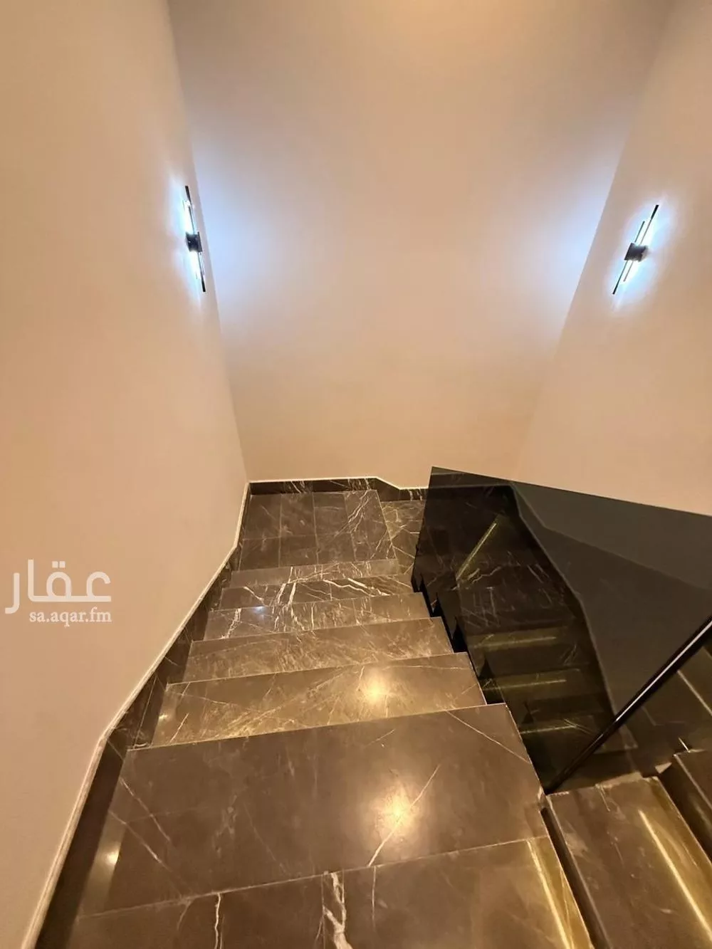 فيلا 4 غرف في الخليج 9