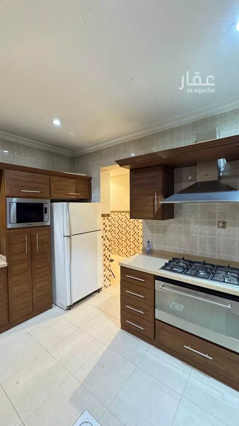 فيلا 6 غرف في العقيق 11