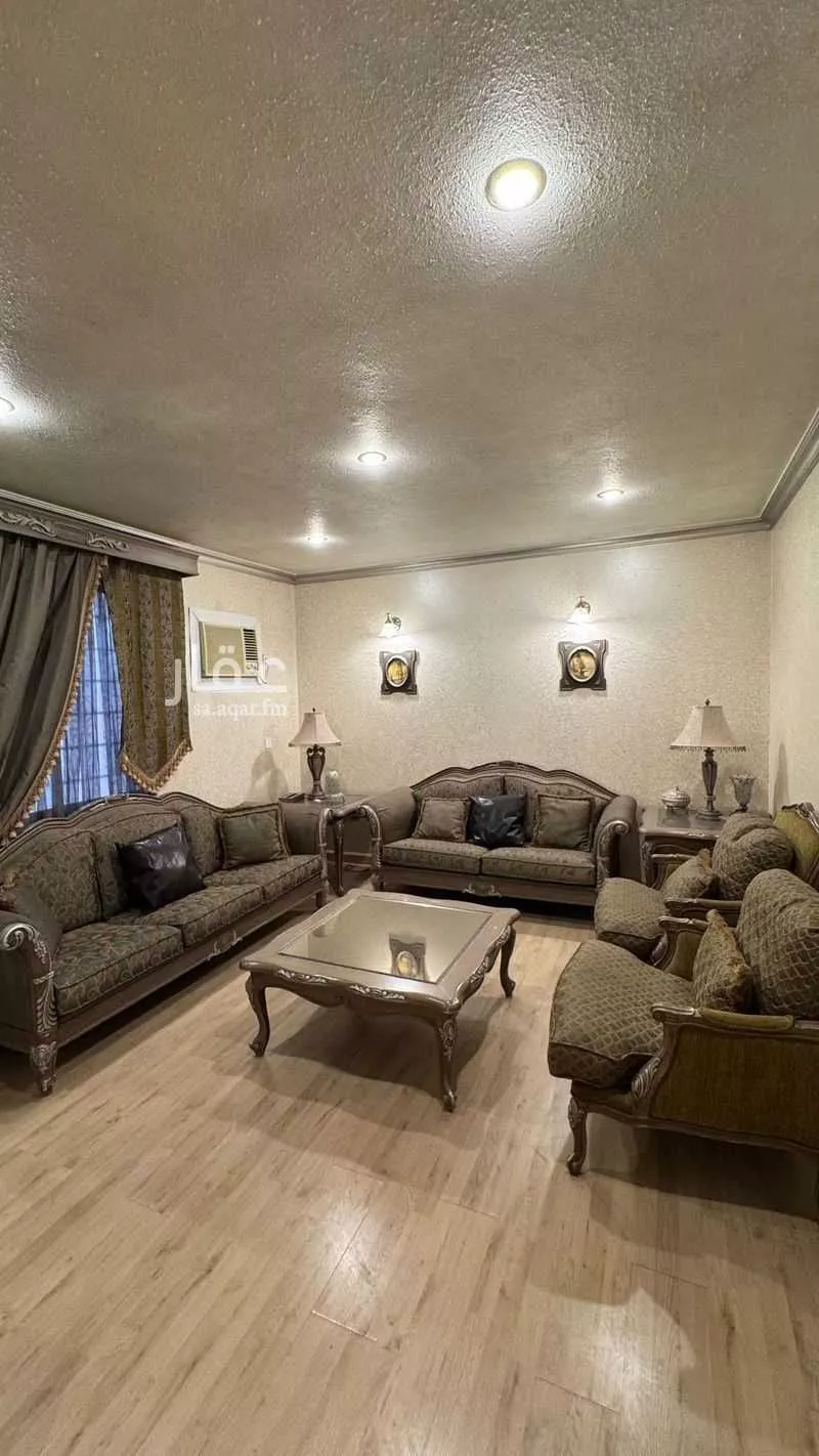 فيلا 6 غرف في العقيق 10