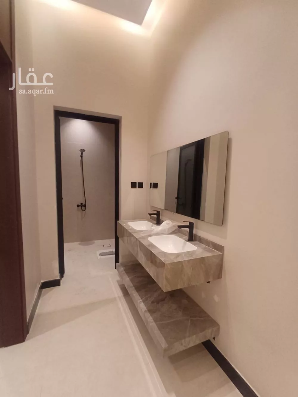 فيلا 7 غرف في الرمال 9