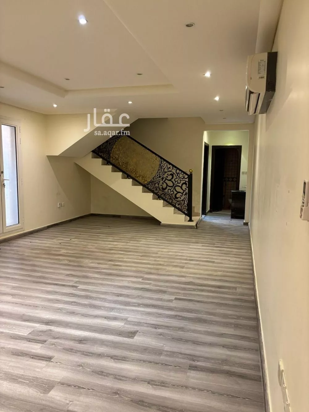 شقة 5 غرف في النخيل 6