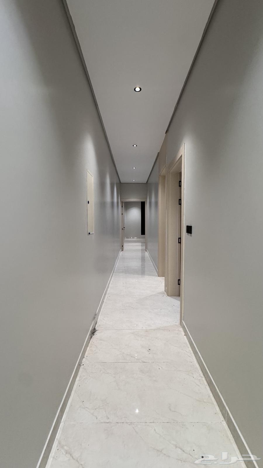 فيلا 5 غرف في العقيق 11