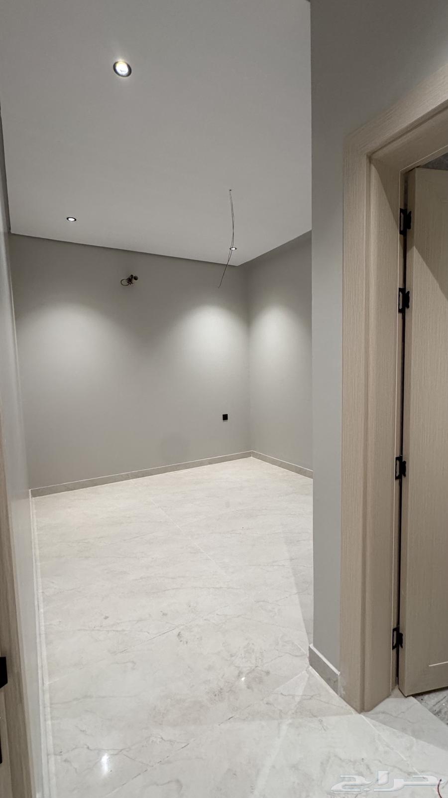 فيلا 5 غرف في العقيق 13