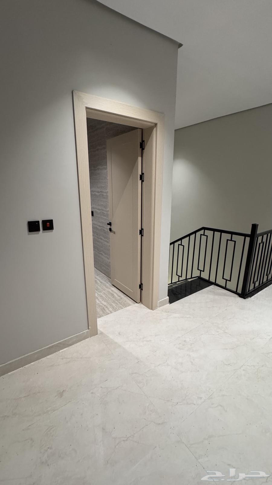 فيلا 5 غرف في العقيق 15