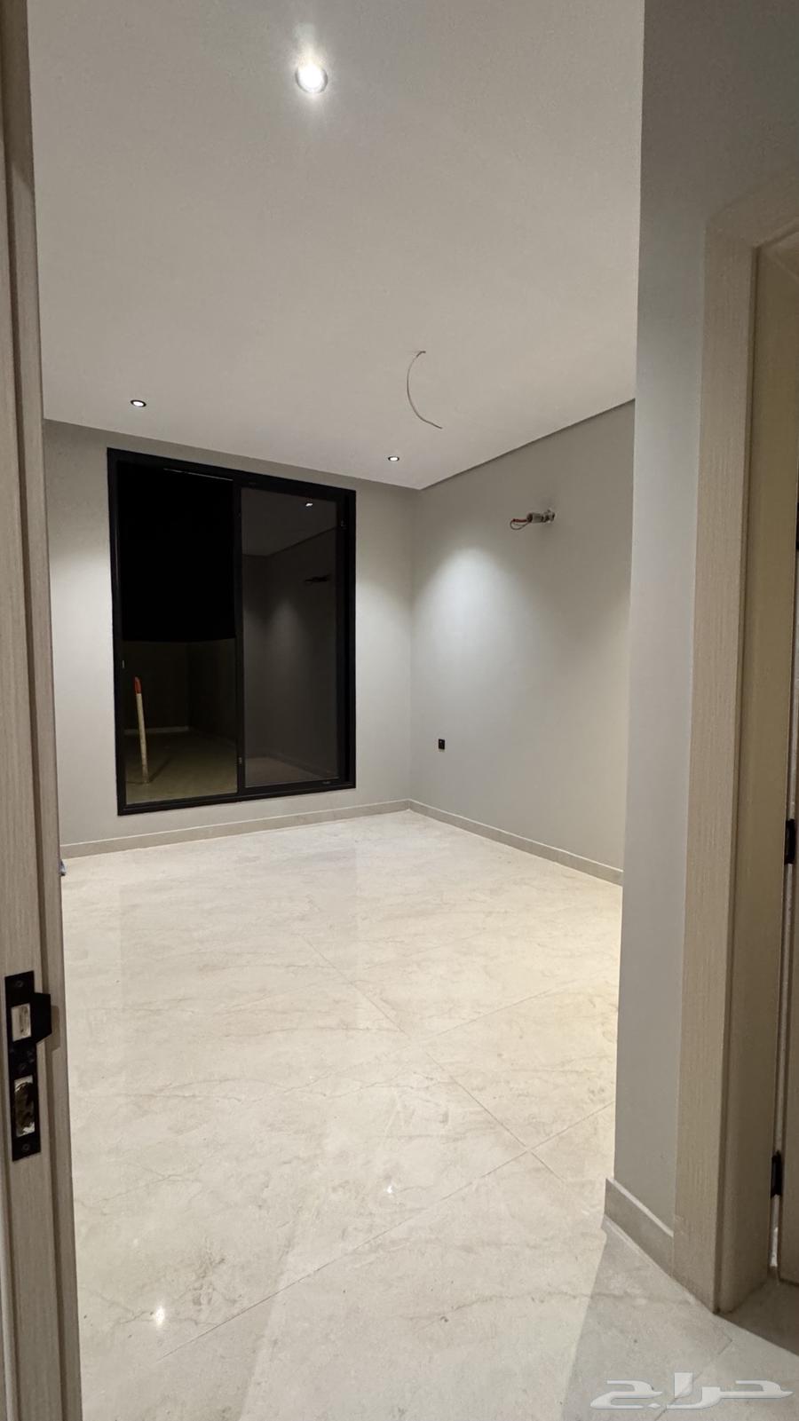 فيلا 5 غرف في العقيق 18