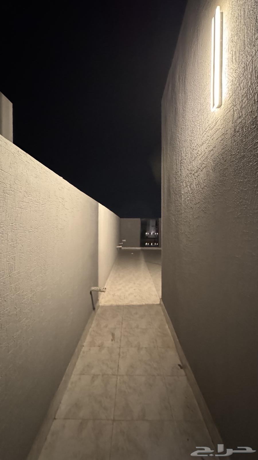 فيلا 5 غرف في العقيق 19