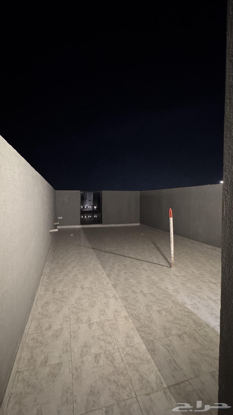 فيلا 5 غرف في العقيق 20