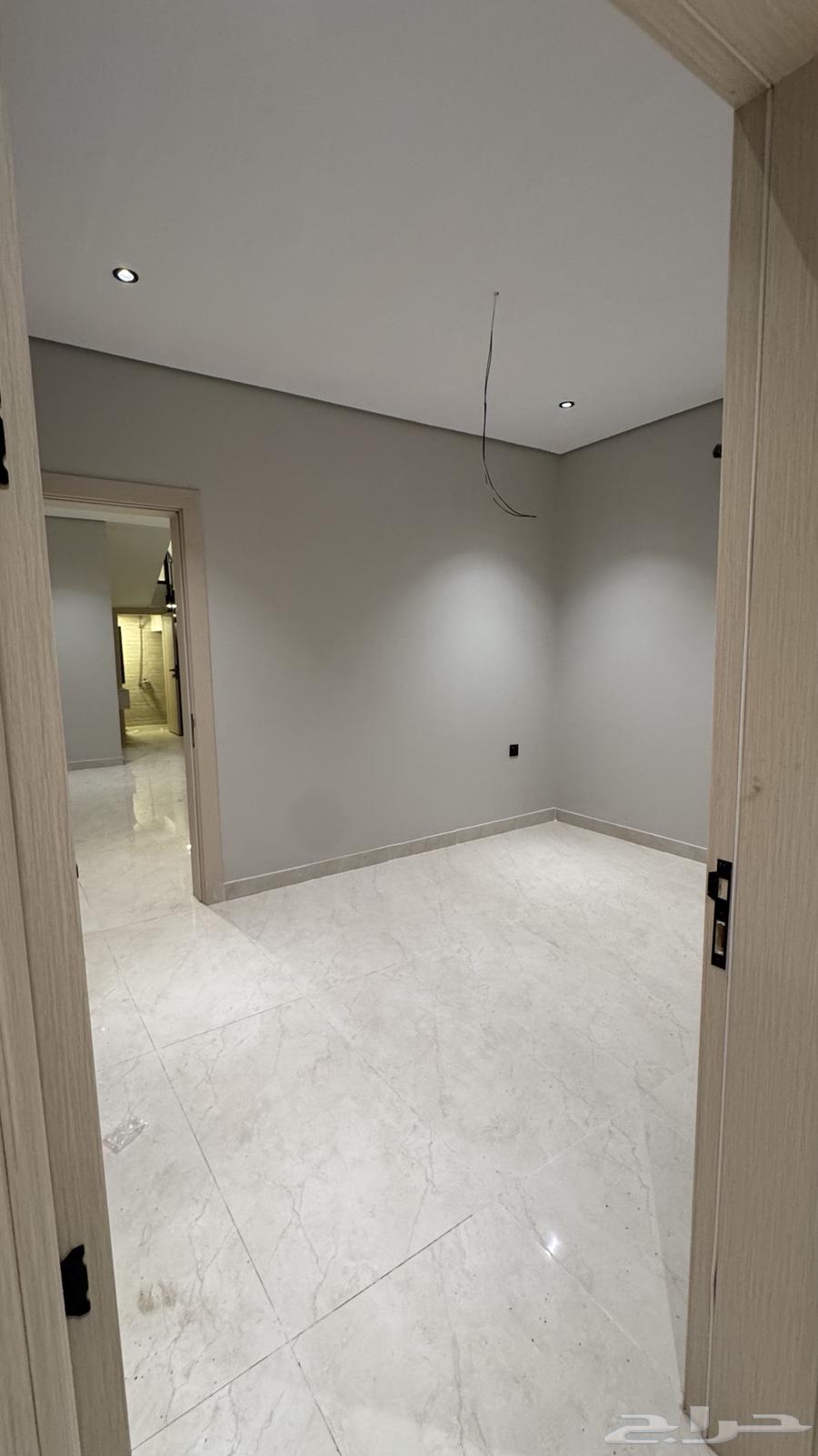 فيلا 5 غرف في العقيق 4