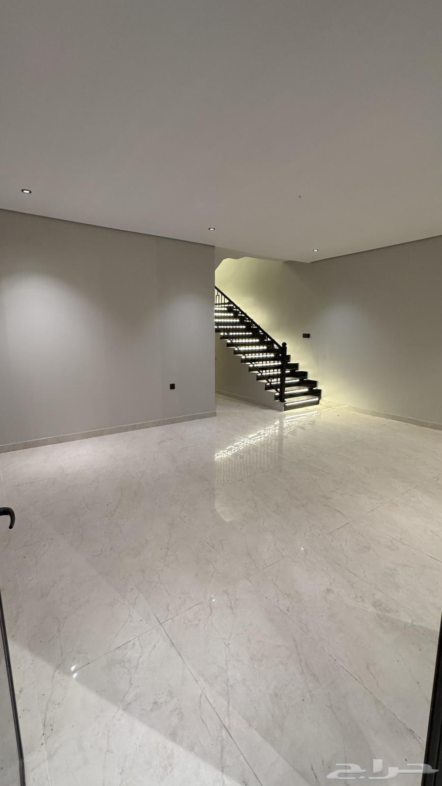 فيلا 5 غرف في العقيق 5