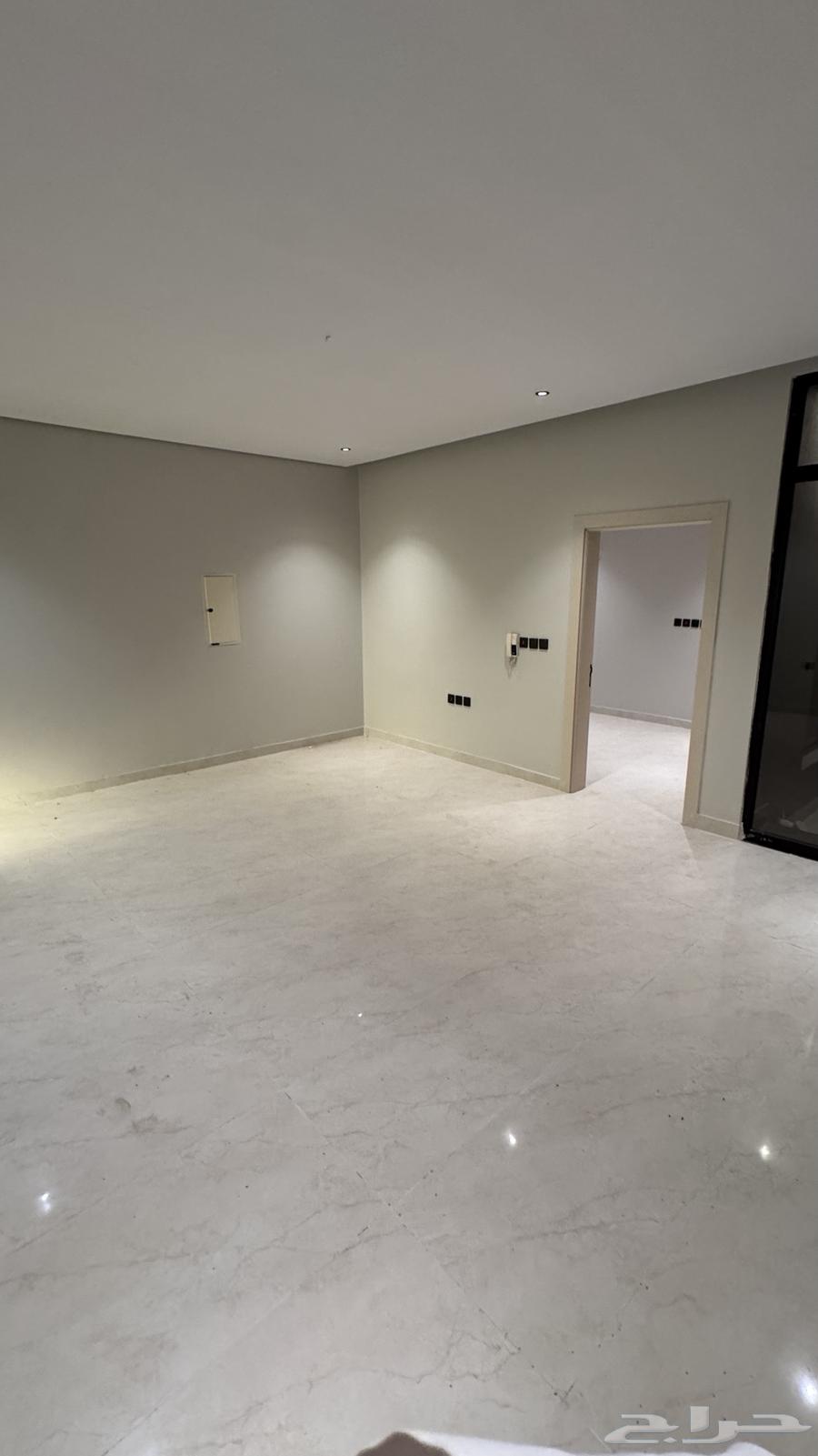 فيلا 5 غرف في العقيق 6