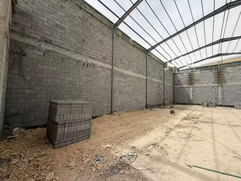 مستودع 1350 م² في المناخ 2
