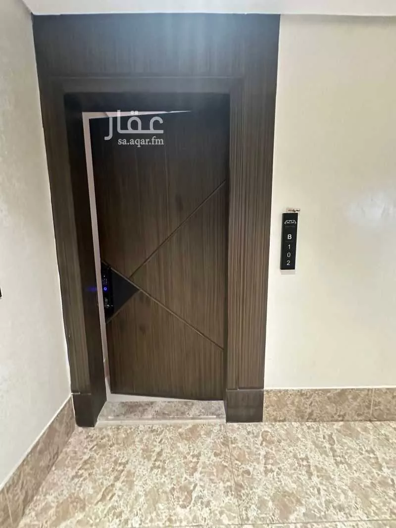 شقة 5 غرف في الحمرا 10