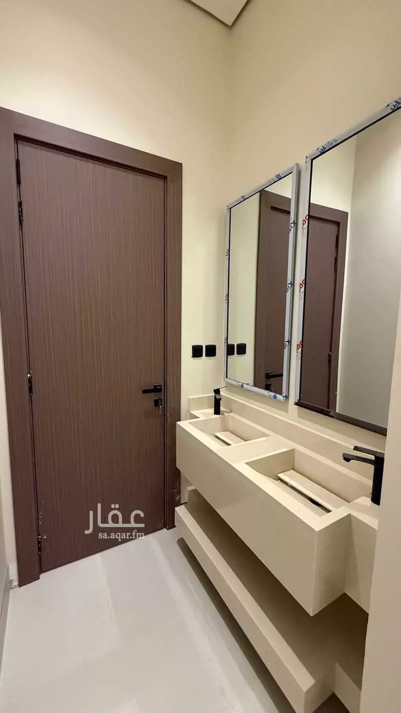 فيلا 4 غرف في العارض 3