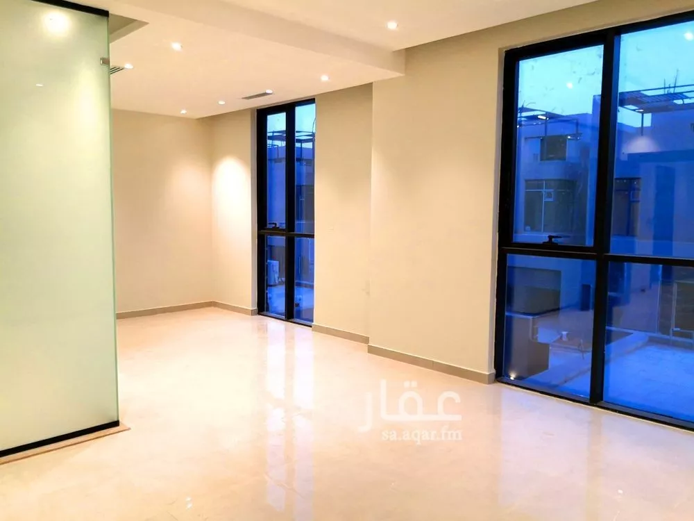 فيلا 5 غرف في العارض 4