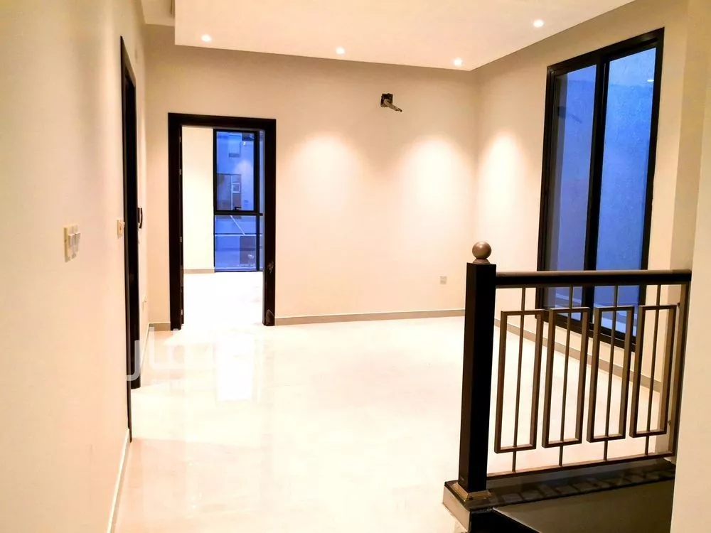 فيلا 5 غرف في العارض 6