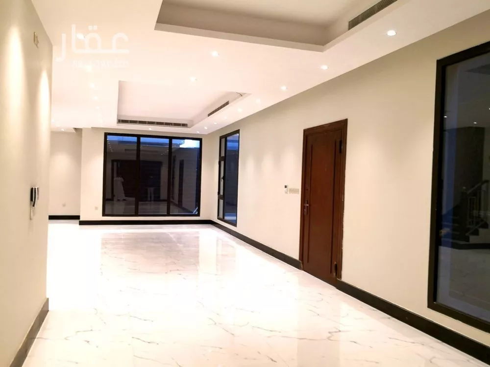 فيلا 5 غرف في العارض 10