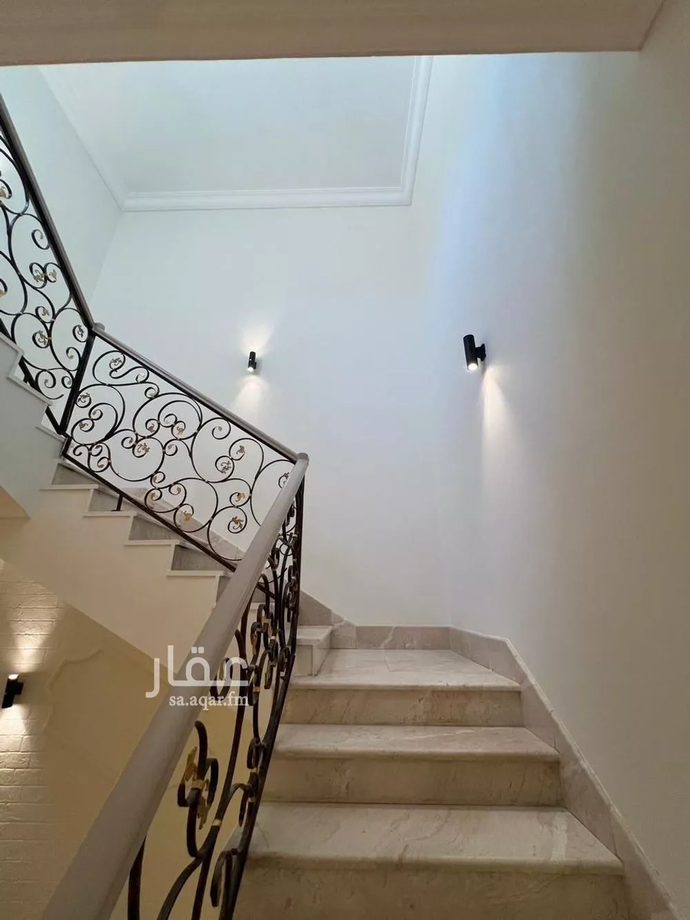 فيلا 7 غرف في البساتين 12