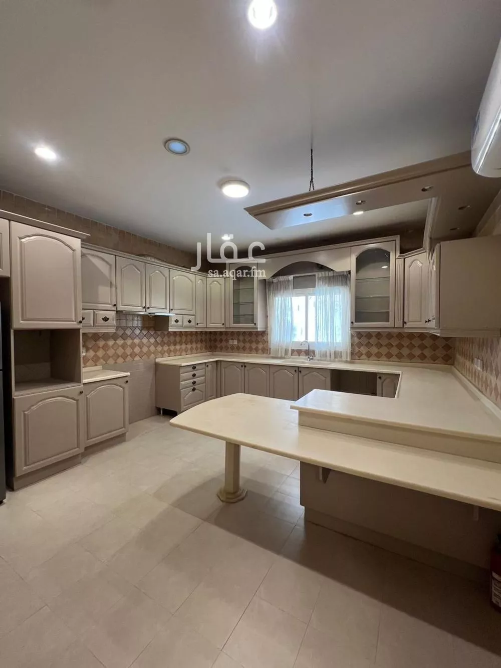 فيلا 7 غرف في البساتين 10