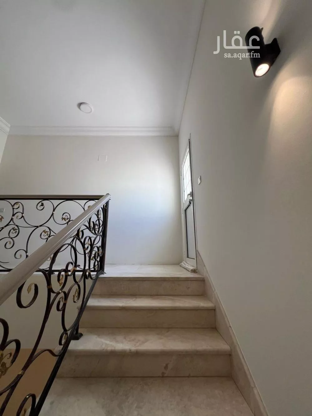 فيلا 7 غرف في البساتين 3