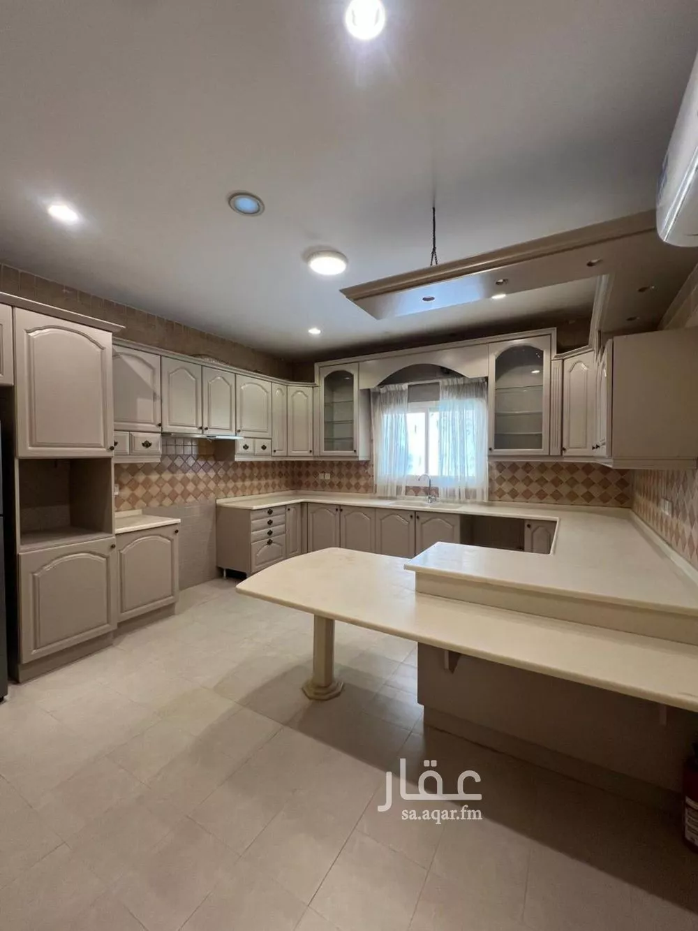 فيلا 7 غرف في البساتين 4