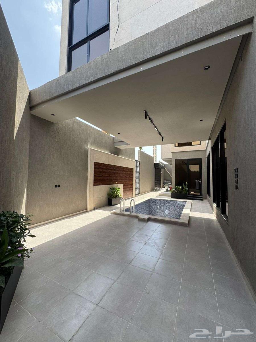 فيلا 7 غرف في الحمراء و ام الجود 3