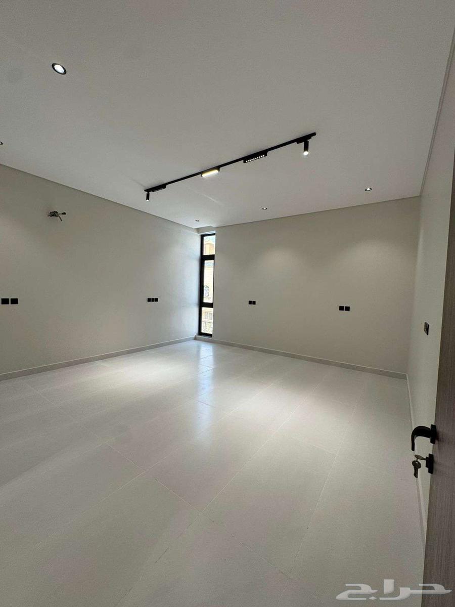 فيلا 7 غرف في الحمراء و ام الجود 9