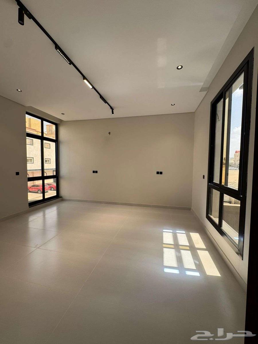 فيلا 7 غرف في الحمراء و ام الجود 10